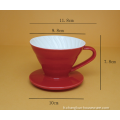 Verser sur le filtre en céramique de la tasse à café v60